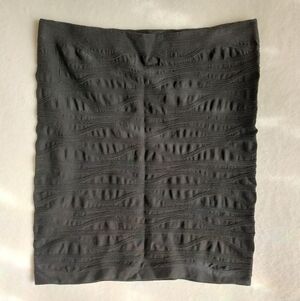 🖤**2for$15*** Feathers textured miniskirt size Small